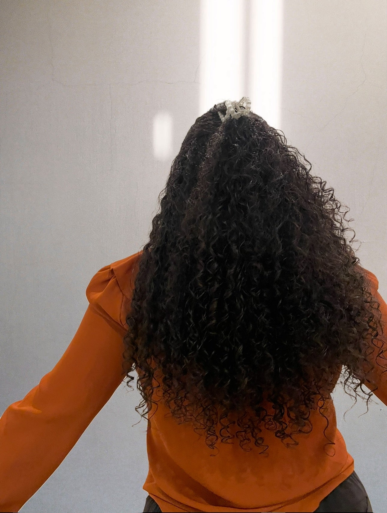 Easy Squeeze Ayurvedic Hair Growth Oil-aceite mágico 🪄 en botella de fácil aplicación.